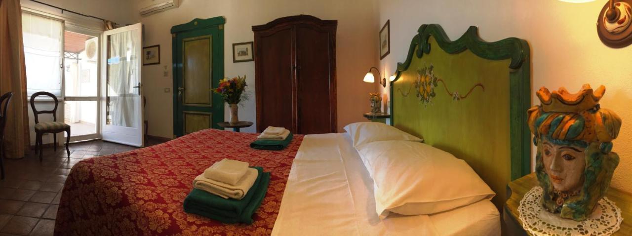 B&B Terre Di Sicilia Giardini-Naxos Habitación foto